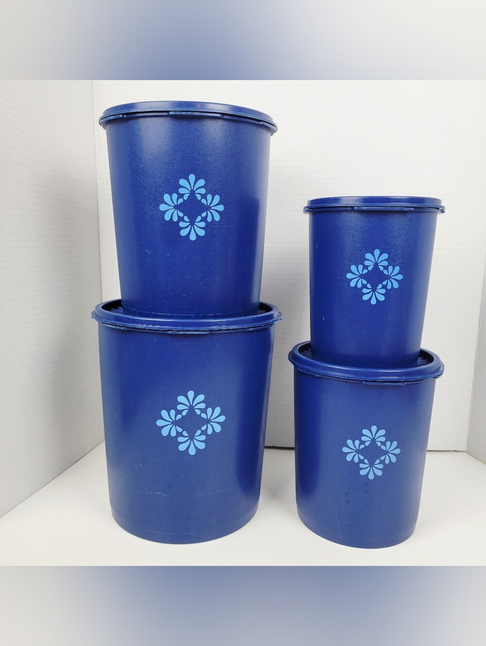 Vtg 70s~Tupperware Servalier~805~807~809~811~Dark Blue Floral Starburst w/Lids - Picture 2 of 13
